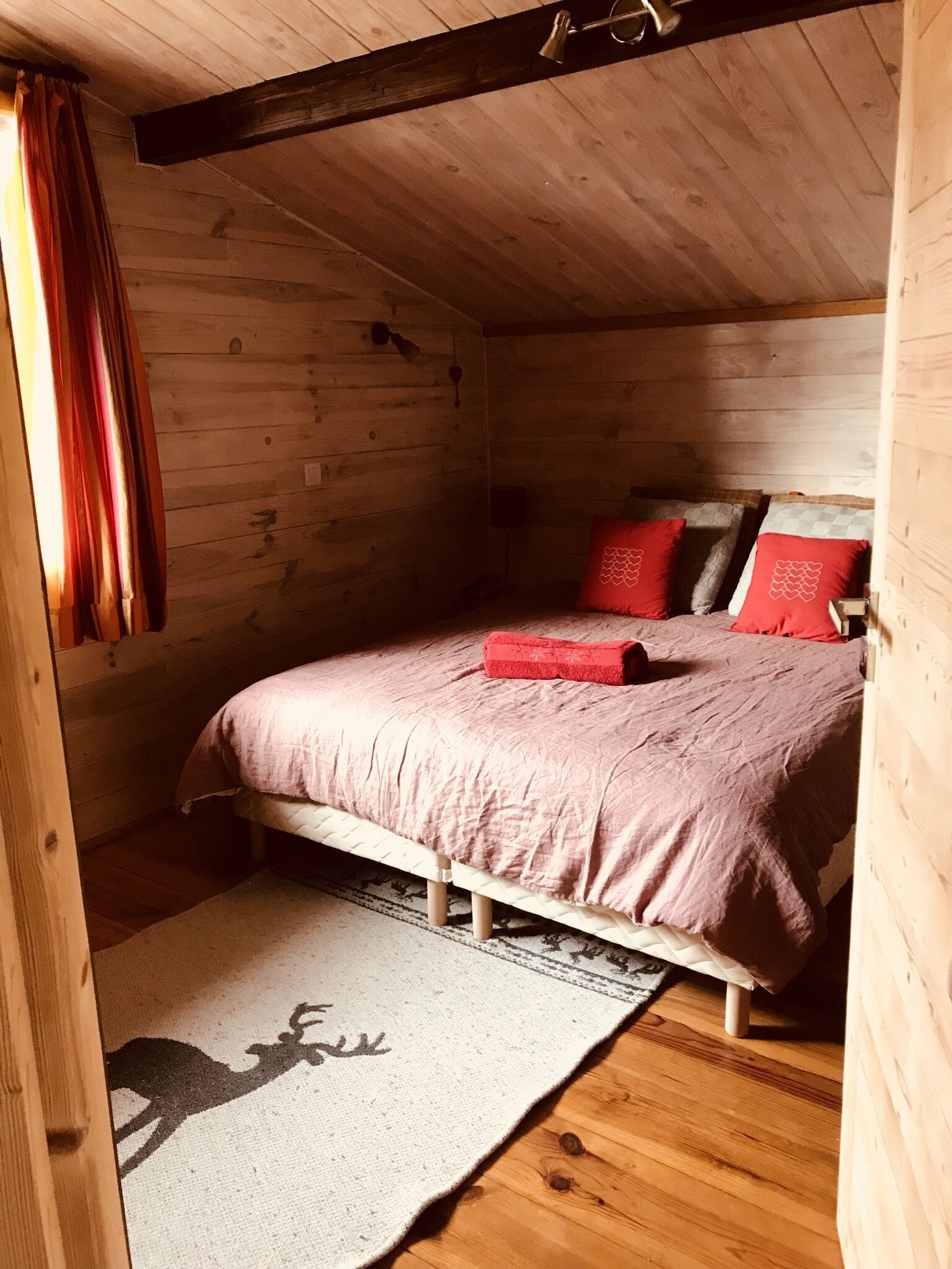 4 bedrooms, iron/ironing board, WiFi