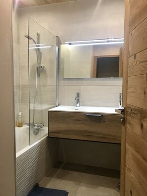 Badewanne, Haartrockner