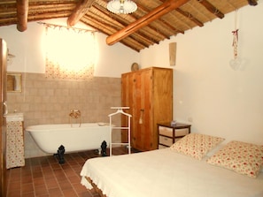 2 Schlafzimmer, Schreibtisch, Bügeleisen/Bügelbrett, WLAN