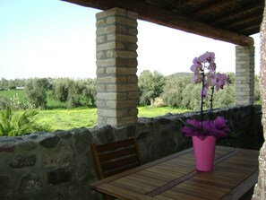 Outdoor dining - Three-room apartment with garden 4 beds Sea and Relax WIFI Parking play area (San Giovanni Suergiu)