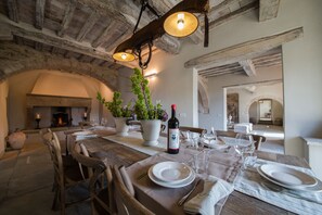 Dining - Elegant villa with private pool and wonderful views, relaxing and comfortable (Castiglion Fiorentino)