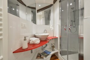 Dusche, Haartrockner, Bidet, Handtücher