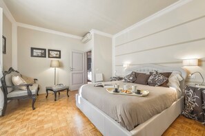 3 habitaciones, tabla de planchar con plancha, wifi y ropa de cama 