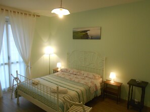 2 Schlafzimmer, Bügeleisen/Bügelbrett, Bettwäsche