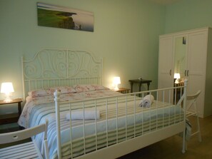 2 Schlafzimmer, Bügeleisen/Bügelbrett, Bettwäsche