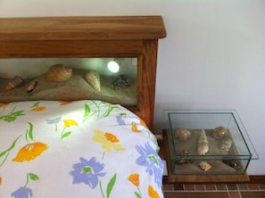 5 camere, una cassaforte in camera, una scrivania, ferro/asse da stiro