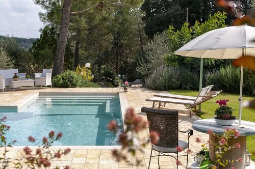 charming residence located in the beautiful area between Monopoli and Castellana Grotte 