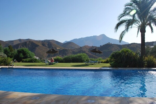 حمام سباحة