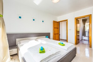 3 bedrooms, WiFi, bed sheets