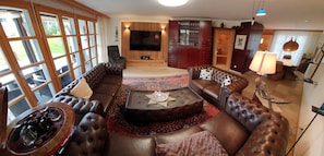 Smart TV, DVD player, ping pong, books - IGLSON vacation home Davos CH/ Wellnesspart WEF ACCOMMODATION2 bathrooms, 1 guest WC (Davos)