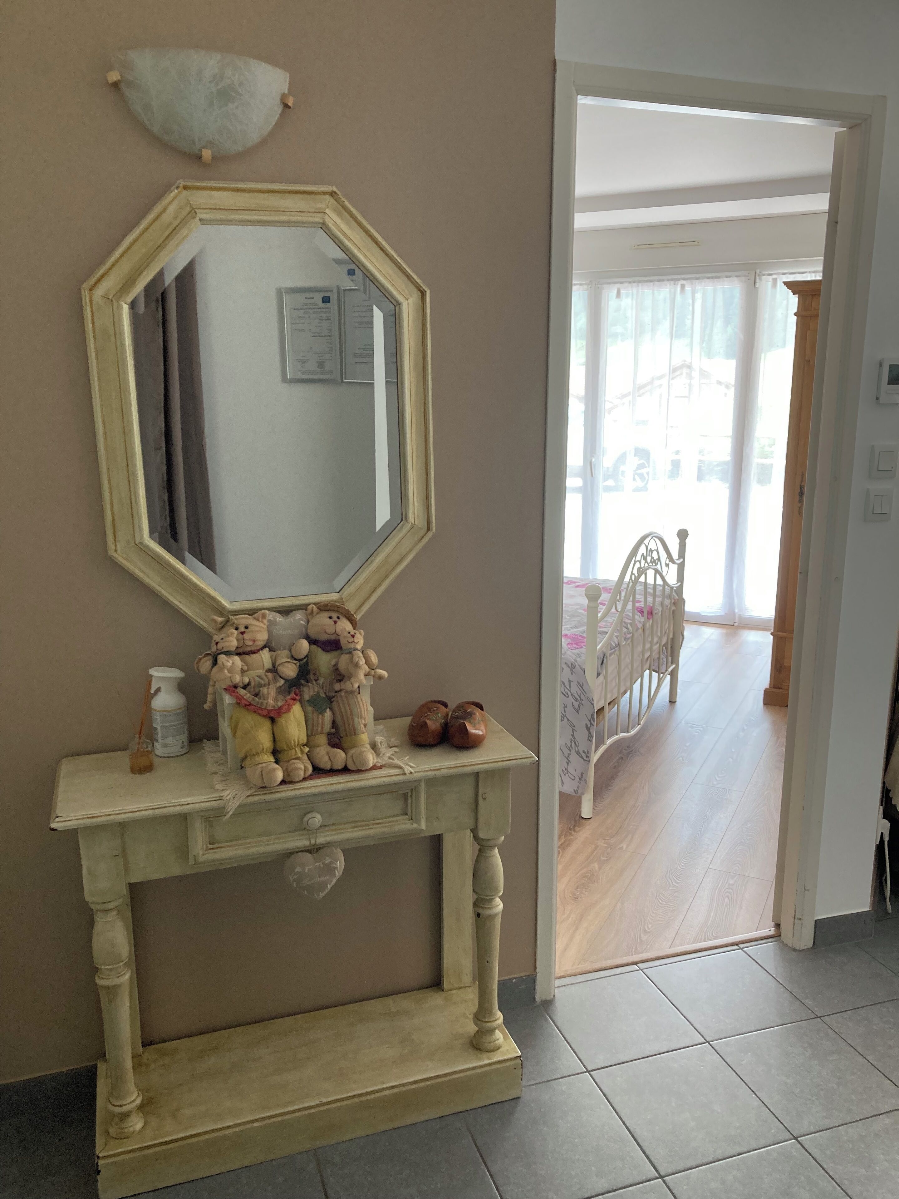 2 bedrooms, iron/ironing board, wheelchair access