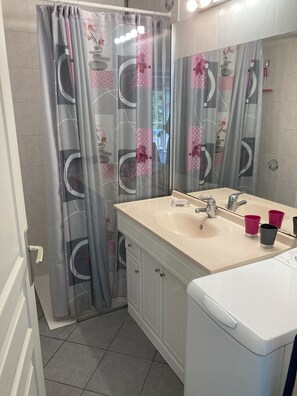 Shower, hair dryer - Ideal winter and summer, at the foot of the Gérardmer slopes with terrace, 2km from the lake (Gérardmer)