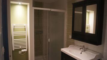 浴缸、風筒、提供毛巾