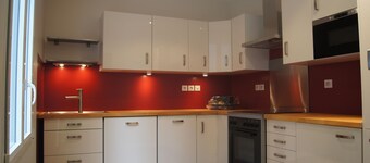 Townhouse to stay in downtown Lourdes near sanctuaries.