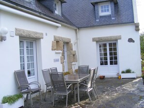Outdoor dining - Spacious 3 *** house near the sea   (Pont-l'Abbé)