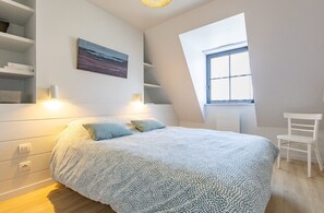 3 bedrooms, iron/ironing board, travel cot, WiFi