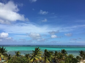 Beach - Perfect Location with Roof -Top Pool **Book Today** (San Pedro)