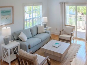 Smart-TV, Kamin, Tischtennisplatte, Bücher