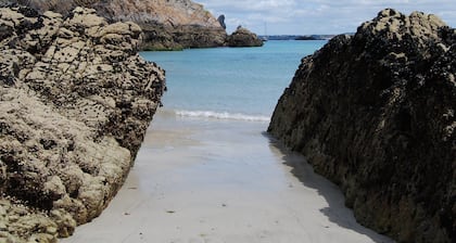Sea view with terrace and garden for hiking, sailing, beach ...