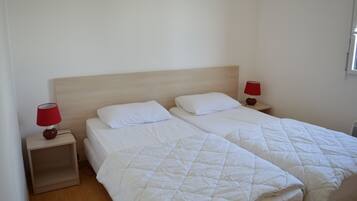 2 bedrooms, iron/ironing board, free WiFi, bed sheets
