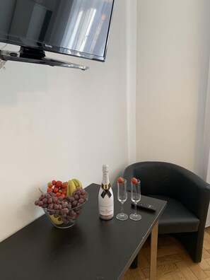 Food and drink - CLEAN, CALM, BRIGHT APARTMENT IN A HEART OF PRAGUE  (PRAGUE)