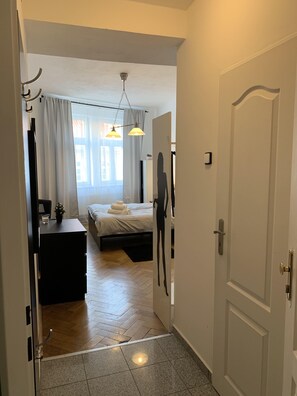 1 bedroom, internet - CLEAN, CALM, BRIGHT APARTMENT IN A HEART OF PRAGUE  (PRAGUE)
