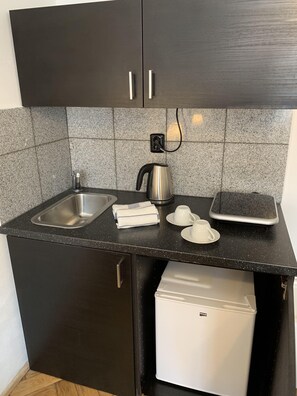 Cookware/dishes/utensils - CLEAN, CALM, BRIGHT APARTMENT IN A HEART OF PRAGUE  (PRAGUE)