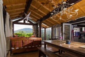 Dining - Renovated but rustic stone shepherd's cottage, exceptional views (Saint-Julien)