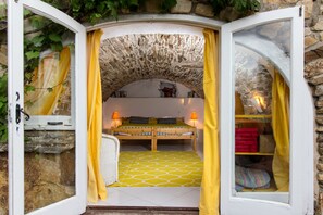 Interior - Renovated but rustic stone shepherd's cottage, exceptional views (Saint-Julien)