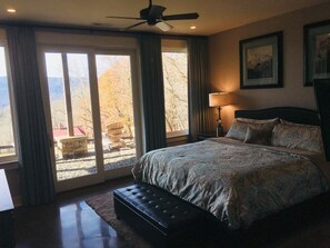 3 bedrooms, iron/ironing board, WiFi, bed sheets - Beautiful Modern Home-Majestic Mountain Views - NEAR CASINO & CATALOOCHEE SKI (Whittier)