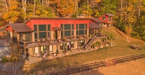 Exterior - Beautiful Modern Home-Majestic Mountain Views - NEAR CASINO & CATALOOCHEE SKI (Whittier)