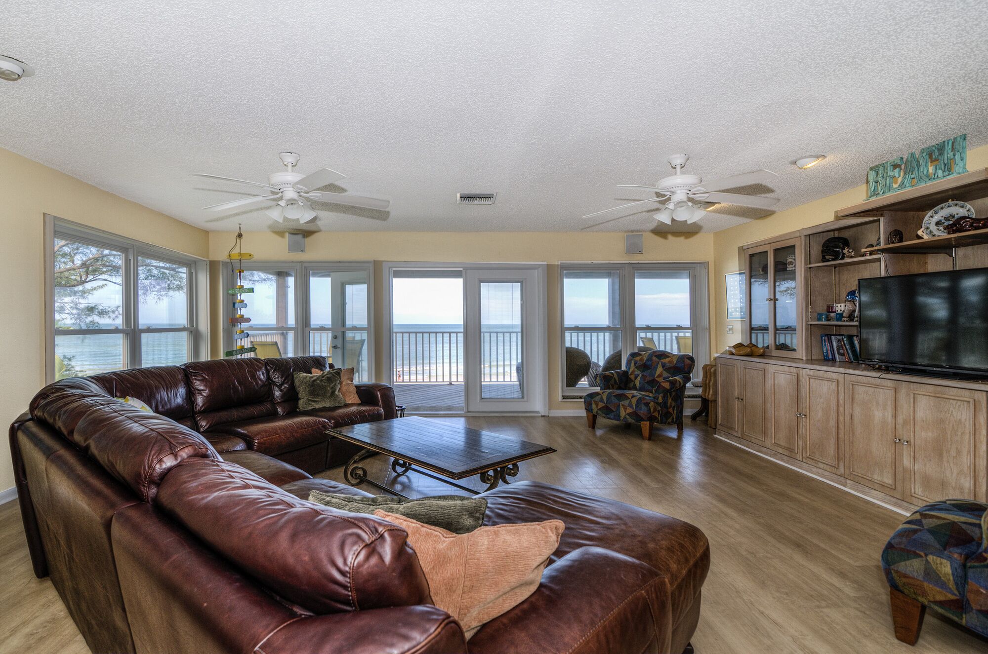 電視、乒乓球設施