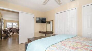 3 habitaciones, tabla de planchar con plancha, wifi y ropa de cama