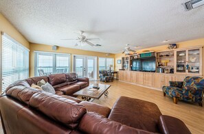 TV, ping pong - Beachfront 3 Bedroom 2 Bath Penthouse Indian Shores Florida With A Pool (Indian Shores)