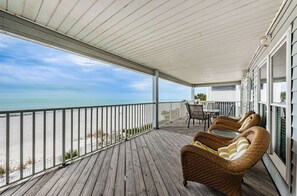 Terrace/patio - Beachfront 3 Bedroom 2 Bath Penthouse Indian Shores Florida With A Pool (Indian Shores)