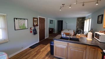 5 bedrooms, free WiFi, bed sheets