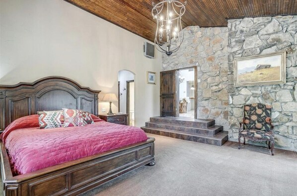 4 多间卧室、办公桌、免费 WiFi、床单