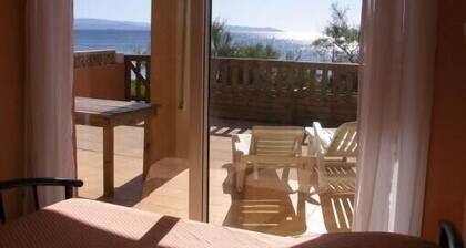 T2 La Capte, pieds dans l'eau, mer devant votre terrasse, tout confort