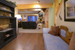 TV, lareira, DVD player