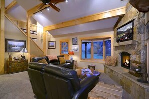 Fernseher, Kamin, Arbeitsbereiche