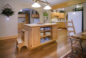 Fridge, microwave, oven, stovetop - Diamond On The River (Gunnison)