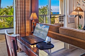 TV connectée, lecteur de DVD, livres, vidéothèque