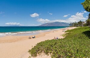 Beach nearby, sun loungers, beach towels