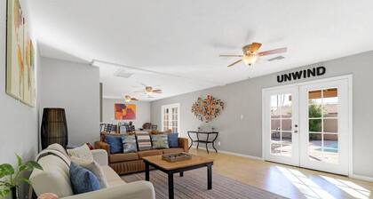 Old Town Open Floor plan-King Bed, Heated Private Pool FirePit/Yard, Pool Table!