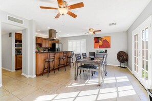 Dining - Old Town Open Floor plan-King Bed, Heated Private Pool FirePit/Yard, Pool Table! (Scottsdale)