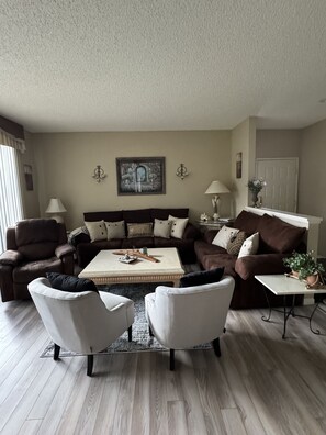 Smart TV, DVD player, books, stereo