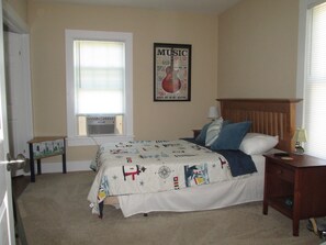 4 slaapkamers, een strijkplank/strijkijzer, gratis wifi, beddengoed