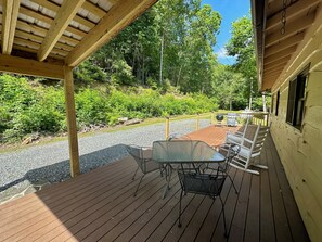 Outdoor dining - Boone/Banner Elk 3 Bedroom Pet Friendly Mountain Home  (Banner Elk)