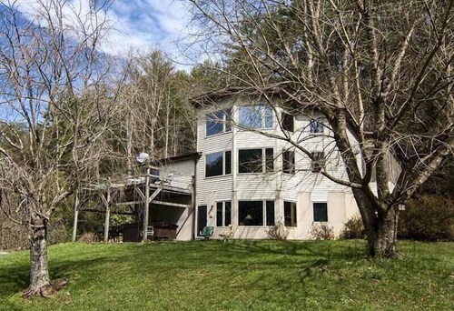 Dragon  1 mile / Jacuzzi 
Plenty of parking.
  