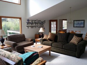 TV, DVD-spiller, fotballspill og bordtennis